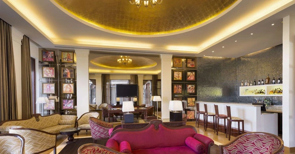 Hotel Ramada — interior view